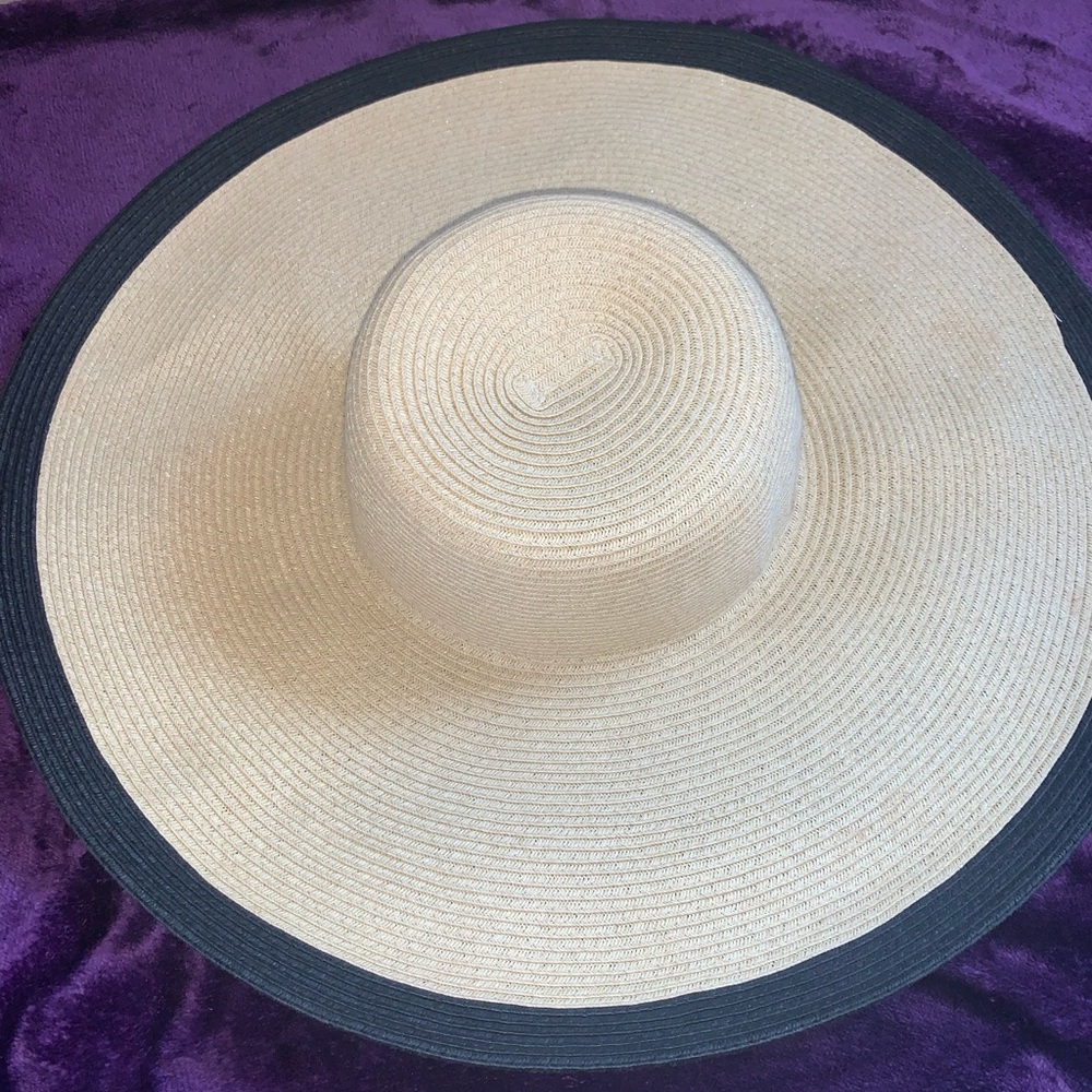 NINE WEST Packable Floppy Hat | Beige w/black trim